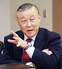 常務取締役　滝沢功