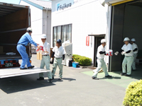 西日本電線から支援物資