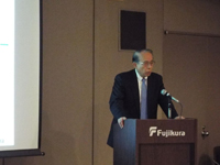 決算説明する長浜社長